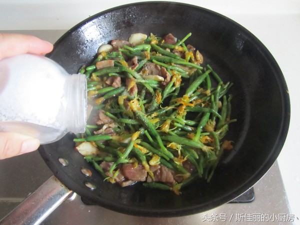 Stir-fried Beef with Cucumber Flower recipe