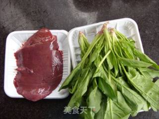A Good Dish for Nourishing Blood ----- Stir-fried Pork Liver with Spinach recipe