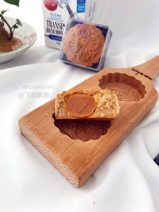 Mooncake with Lotus Seed Paste and Egg Yolk recipe