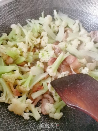 Cauliflower Stir-fried Pork recipe