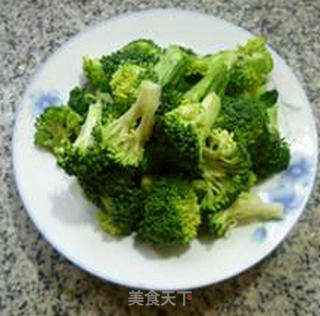 Stir-fried Broccoli with Carrot and Lean Pork recipe