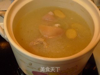 The More You Drink, The More Beautiful Winter Soup Pot----soybean Corn Hoof Soup recipe