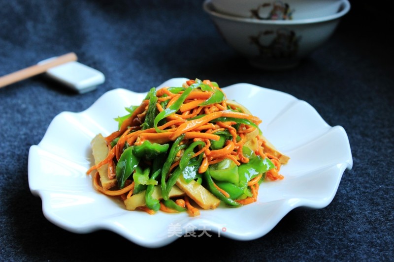 Stir-fried Bean Curd with Green Pepper and Cordyceps