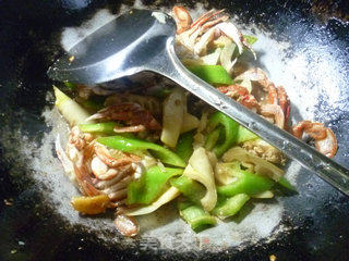 Fried Crab with Green Pepper and Bamboo Shoot Tip recipe