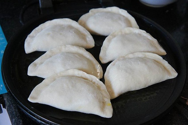 Fried Dumplings Stuffed with Chives and Egg recipe