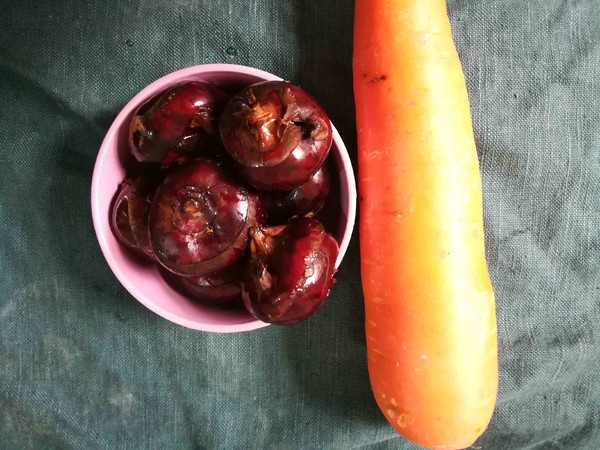 Carrot Horseshoe Soup with Spare Ribs recipe