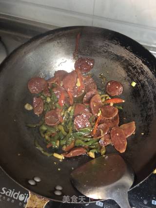 Stir-fried Sausage with Green Peppers recipe