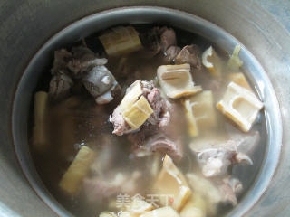 Sheep's Tail Bamboo Shoots Night Blossom Tube Bone Soup recipe