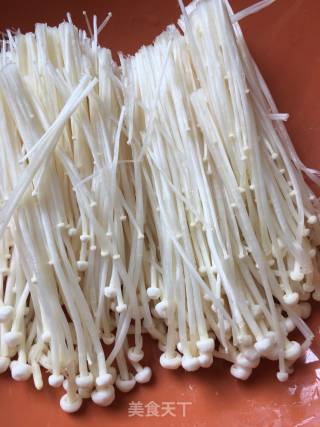 Enoki Mushroom Mixed with Chicken Breast recipe