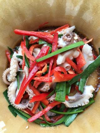 Octopus with Chives and Red Pepper recipe