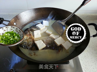 National Confinement Meal at The Chinese Table = Crucian Tofu Soup for The Second Child recipe