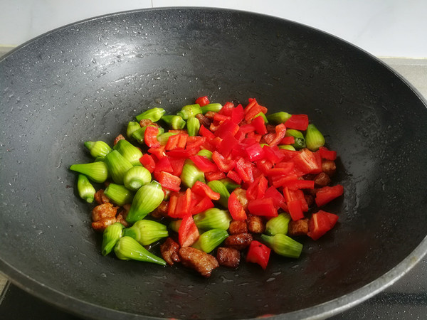 Stir-fried Diced Pork with Garlic Bud recipe