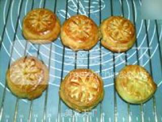 Cantonese-style Pretzel Mooncakes recipe