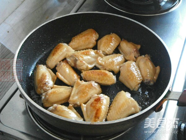 Braised Chicken Wings with Potatoes recipe