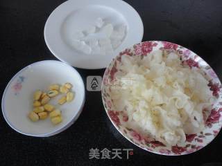 White Fungus and Lotus Seed Soup recipe