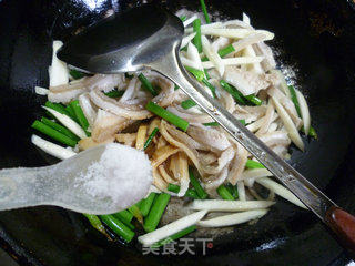 Stir-fried Tripe with Chinese Chives recipe