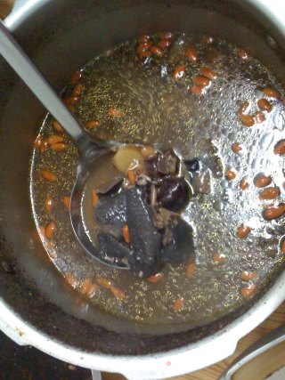 He Shou Wu Black Bean Black Chicken Soup recipe