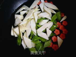 Stir-fried Wild Rice with Snow Peas recipe