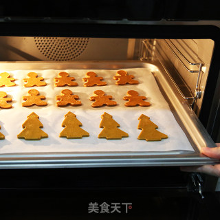 Christmas Greetings Packed into Cookies-gingerbread Man recipe
