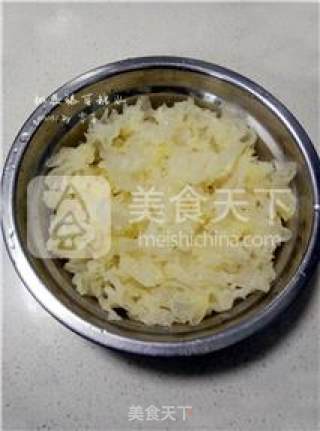 【winter Skin】peach Gum and Tremella Sweet Soup recipe