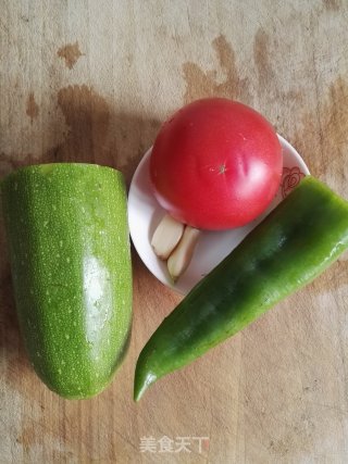 #快手懒人饭# Stir-fried Zucchini with Tomatoes and Green Peppers recipe