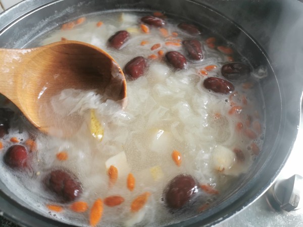 Lily White Fungus Soup recipe