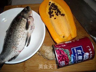 Papaya, Kidney Beans and Crucian Fish Soup recipe