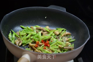Stir-fried Pork with String Beans recipe