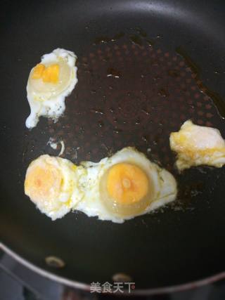 Fried Small Poached Eggs recipe