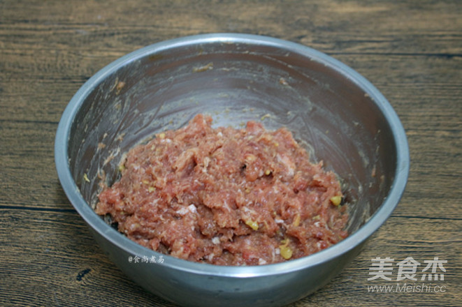 Garland Chrysanthemum Meat Dumplings recipe