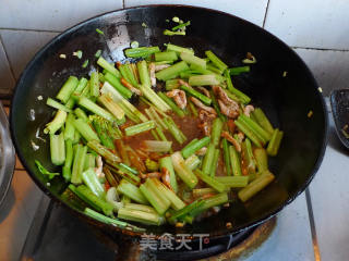 Stir-fried Celery Shredded Pork with Sauce recipe