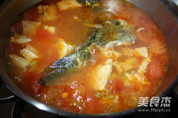 Tomato Frozen Tofu and Bamboo Shell Fish Soup recipe