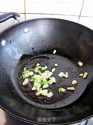 Braised Loofah with Dried Shrimp and White Mushroom recipe