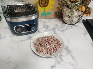 Side Dishes with Wine-salt-baked Garlic Peanuts recipe