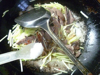 Stir-fried Pork Heart with Leek Sprouts recipe