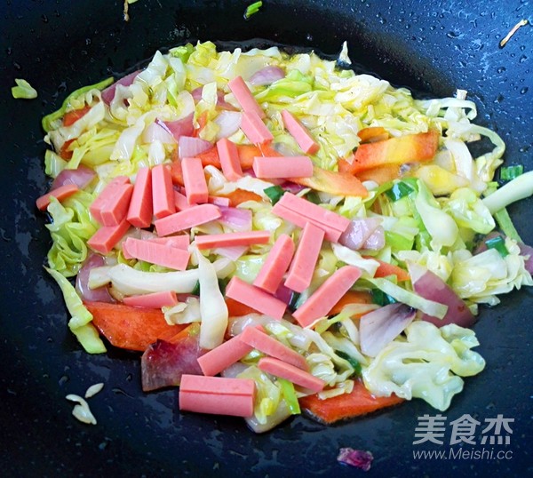 Fried Rice Noodles with Sauerkraut recipe