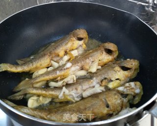 Sweet and Sour Yellow Croaker recipe
