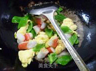 Scrambled Eggs with Crab Sticks and Light Pepper recipe