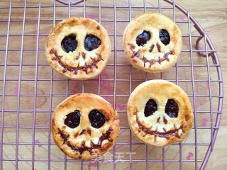 Halloween Scary Face Strawberry Pie recipe