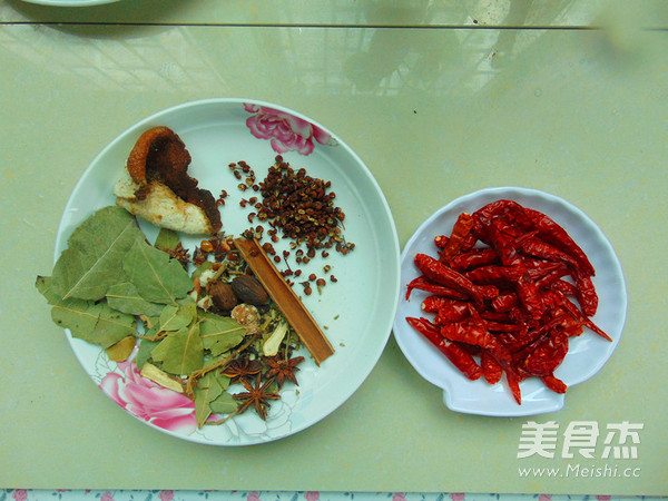 Spicy Braised Chicken Feet recipe