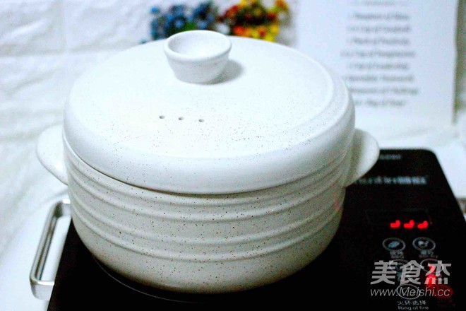 Carrot Balls & Seafood Claypot recipe