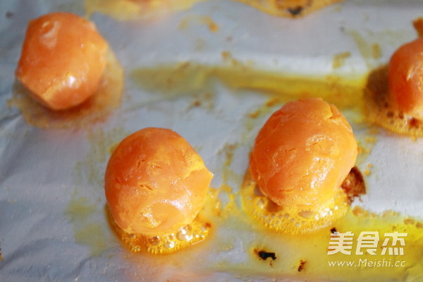 Cantonese-style Lotus Paste and Egg Yolk Mooncakes recipe