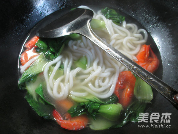 Udon Noodles with Dried Shrimps and Green Vegetables recipe