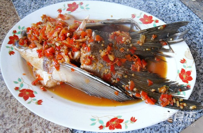 Grilled Fish Fins with Chopped Pepper recipe