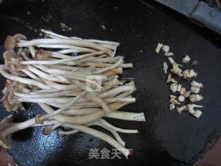 Pork Lean Pork Soup with Tea Tree Mushroom recipe
