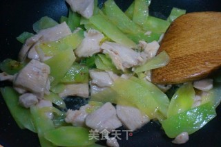 Stir-fried Chicken with Lettuce recipe