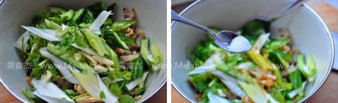 Clam Meat Mixed with Cucumber recipe