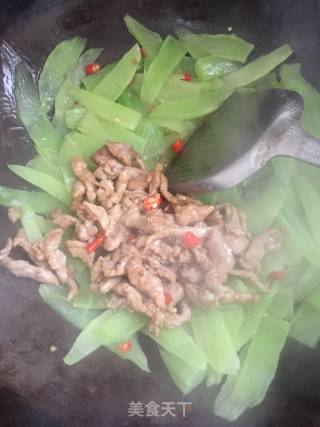 Stir-fried Lettuce with Shredded Pork recipe