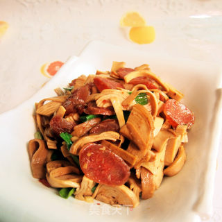 Stir-fried Vegetarian Chicken with Sausage recipe