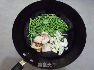 Fried Noodles with Cowpea recipe